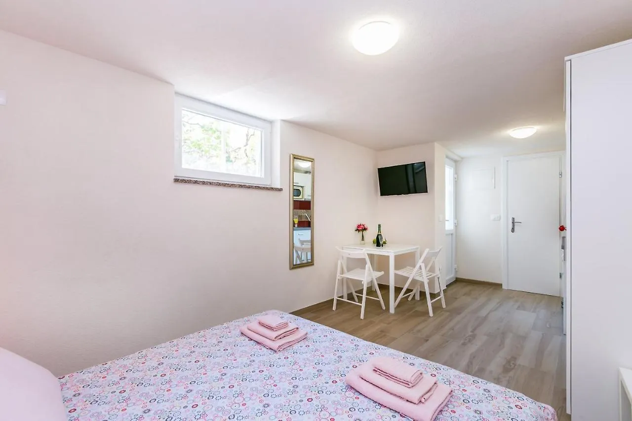 Apartman Hana Omisalj 0*,  Croatia
