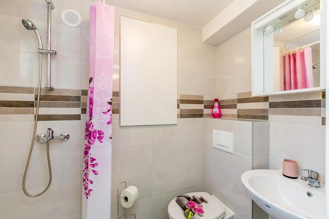 Apartman Hana Omisalj 0*,